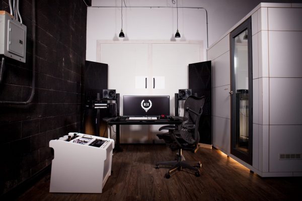 black-ibex-studio-Desk&Booth&Rack-front-view2